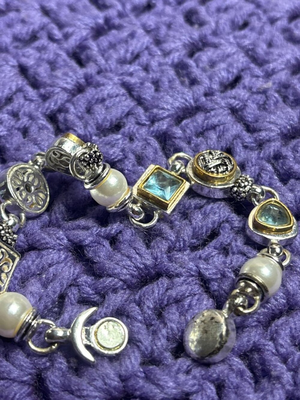 Silvertone Goldtone Blue Rhinestone Faux Pearl Bracelet 8 inches Long Magnetic - Picture 6 of 7